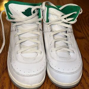 Used Jordan 2 Lucky Green size 2Y big kids!